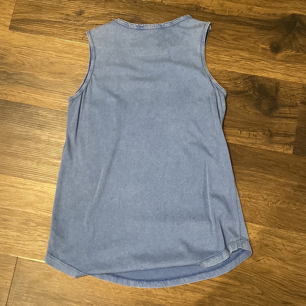 Sleeveless red, white and blue tee with flag emblem. Size S - Picture 2 of 4